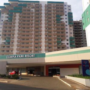 Apartamento em Resort de Oli­mpia